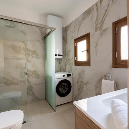 Eviona Iris Apartman *