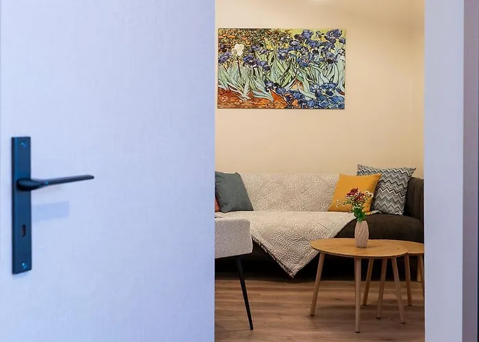 Eviona Iris Rhodes City