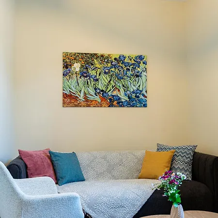 Eviona Iris Apartament *